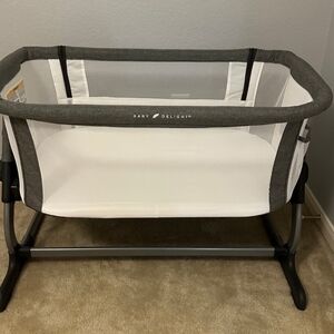 Baby Delight Gray and White Bassinet